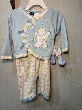 Vintage Honors Baby Three Piece Set Size 6/9 Months NWT